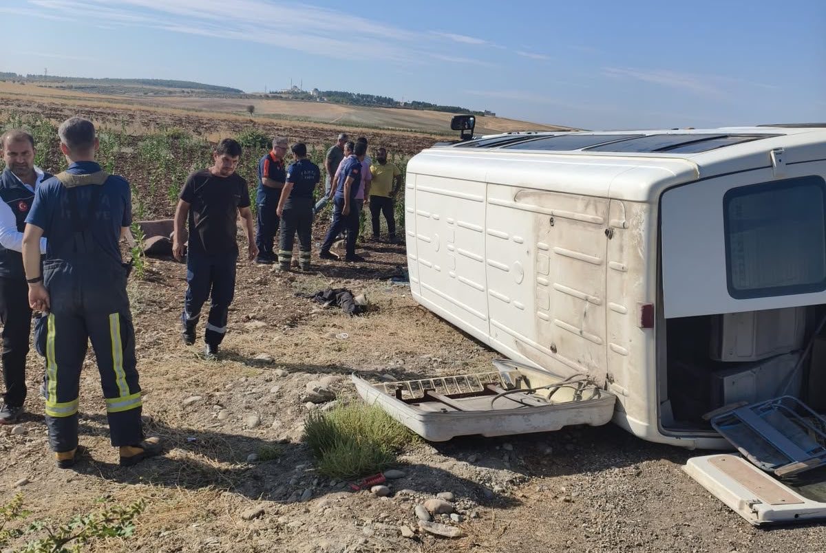 Adıyaman’da tarım işçilerini taşıyan minibüs devrildi; 12 yaralı  - Videolu Haber