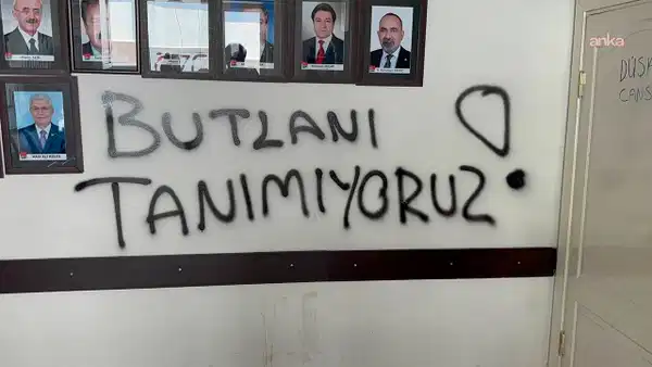 CHP Aksaray İl Başkanlığı'na atamaya tepki gösteren partililer nöbet başlattı