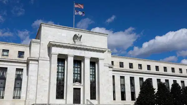 Fed'in yarı yıllık raporu: Ekonomiye Ortadoğu baskısı ve yapay zeka desteği
