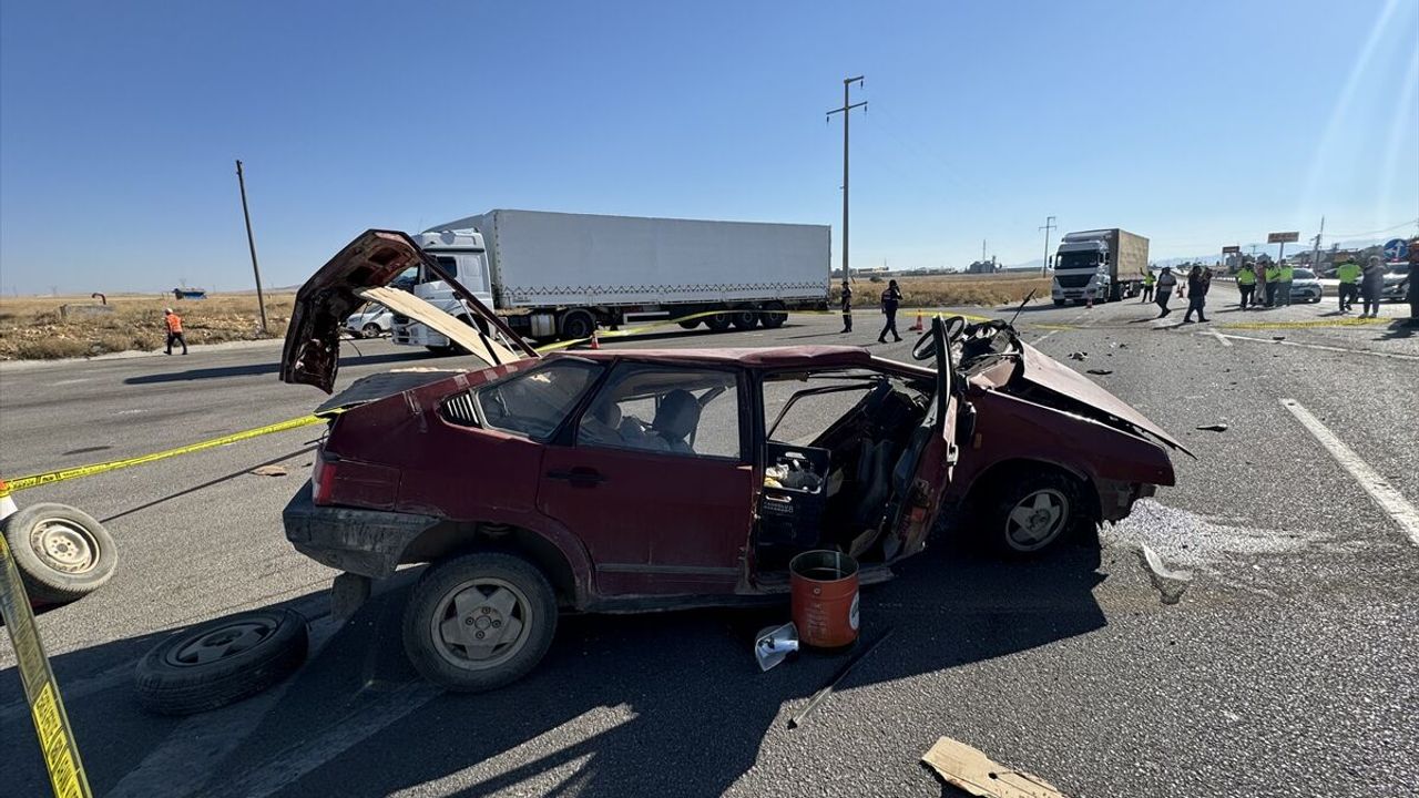Karaman'da iki otomobilin çarpıştığı kazada 6 kişi yaralandı
