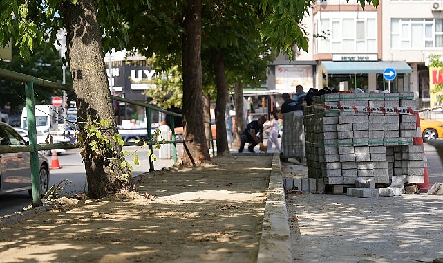 Maltepe'de kaldırım düzenleme çalışmaları sürüyor